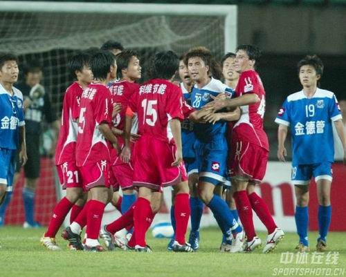 湖人斯马特谈伤势：就是背部痉挛，属于多年积劳造成的损耗