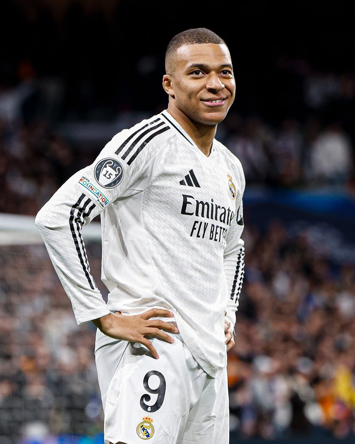 随着保罗在本赛季结束后退役，梦八仅剩下詹姆斯一人还未退役