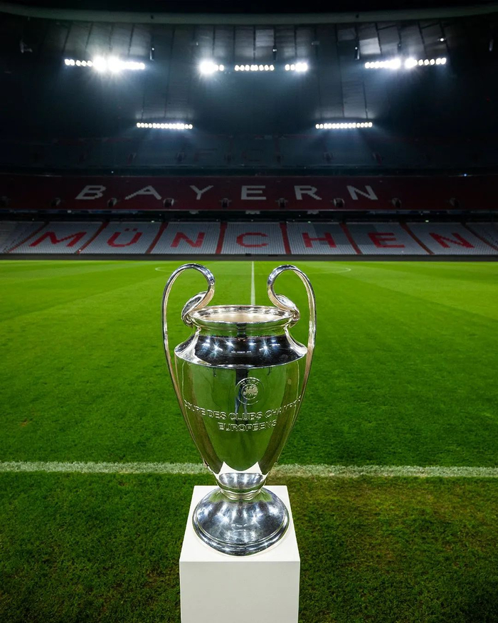 由于C罗被红牌禁赛，绝代双骄皆结束了自己本年度的...