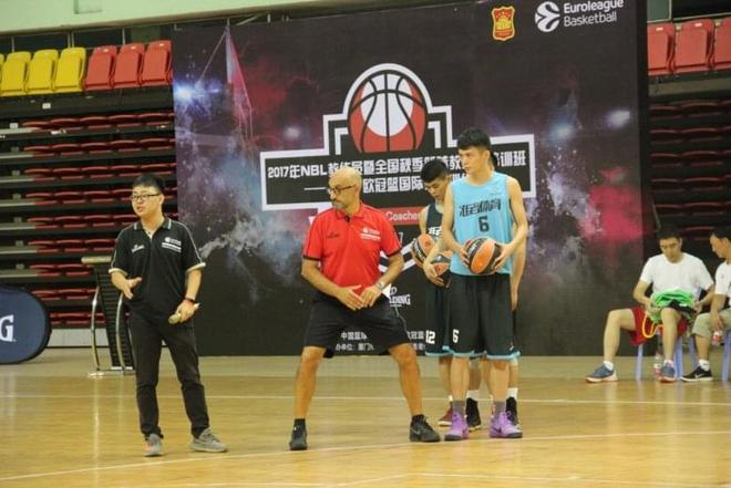 范弗里特：密集赛程与长途奔波是伤病率上升的主因