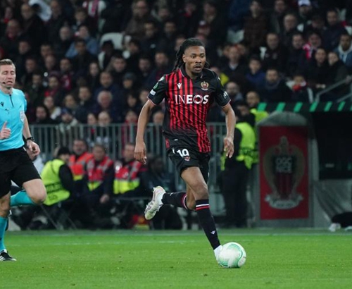 青岛记者：邵佳一大哥式的执教风格很适合当下中国足球的环境