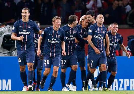 庆祝波兰独立日，莱万将纽约帝国大厦点亮为白红色