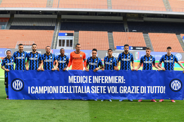 世界杯小组赛抽签揭晓，各组形势激烈，比利时、西班牙、法国等强队争夺晋级，姆巴佩与哈兰德有望对决，阿根廷实力强劲，晋级概率极高。